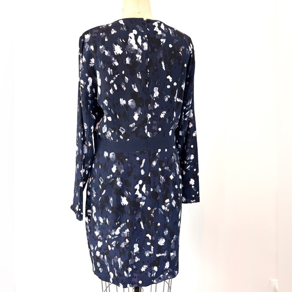 Club Monaco SILK long sleeve dress - Picture 3 of 13